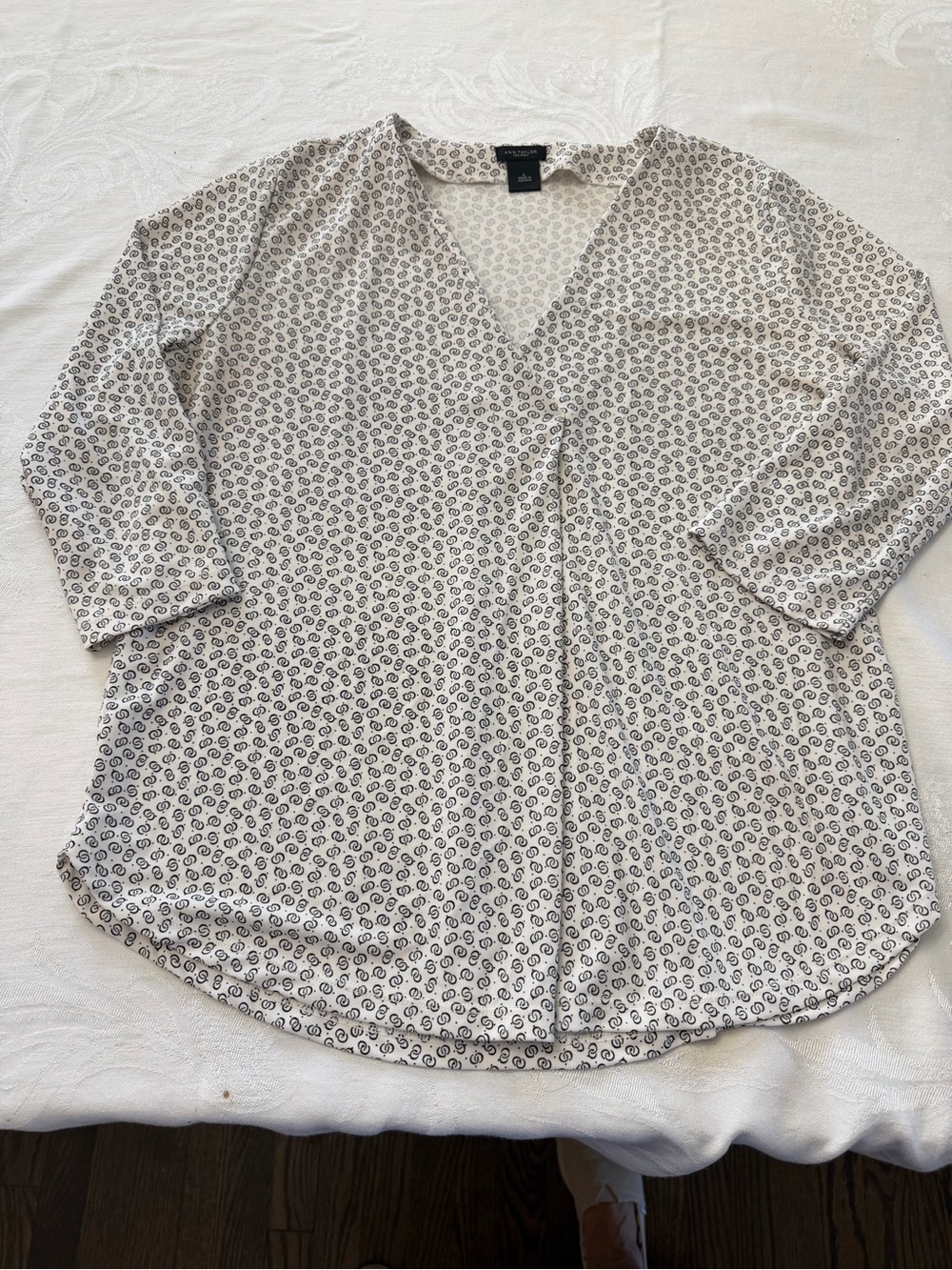 Ann Taylor Cream V-Neck Tunic with Black Micro Pattern